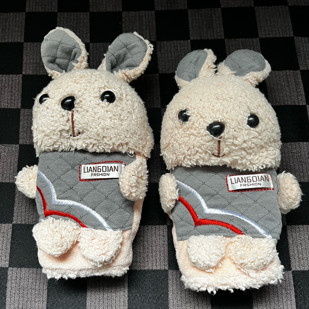 Girl’s bunny plush mittens